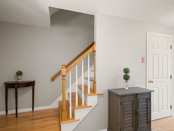 5th image of 8 Bellingham Ct #92