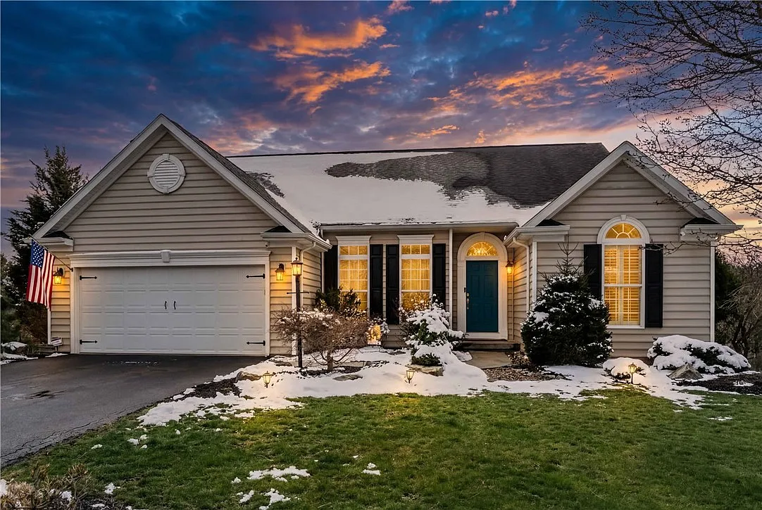 2035 Majestic Dr N photo 1