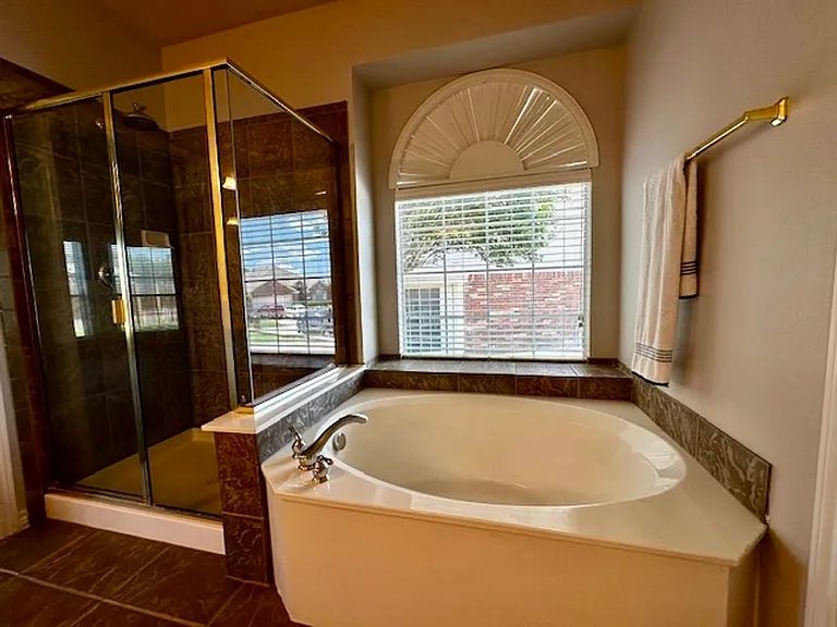 7005 Crenshaw Ln — Photo 17