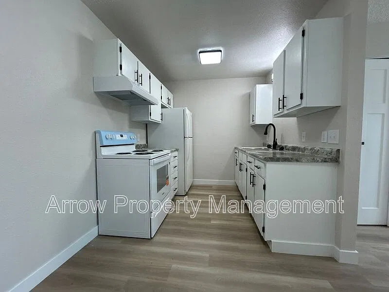 1 bed, 1.0 bath, $695 — Photo 3