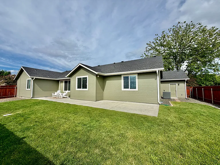 17203 N Midsummers Ln — Photo 18