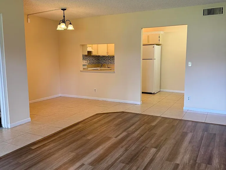 718 Sunny Pine Way #B1 — Photo 2