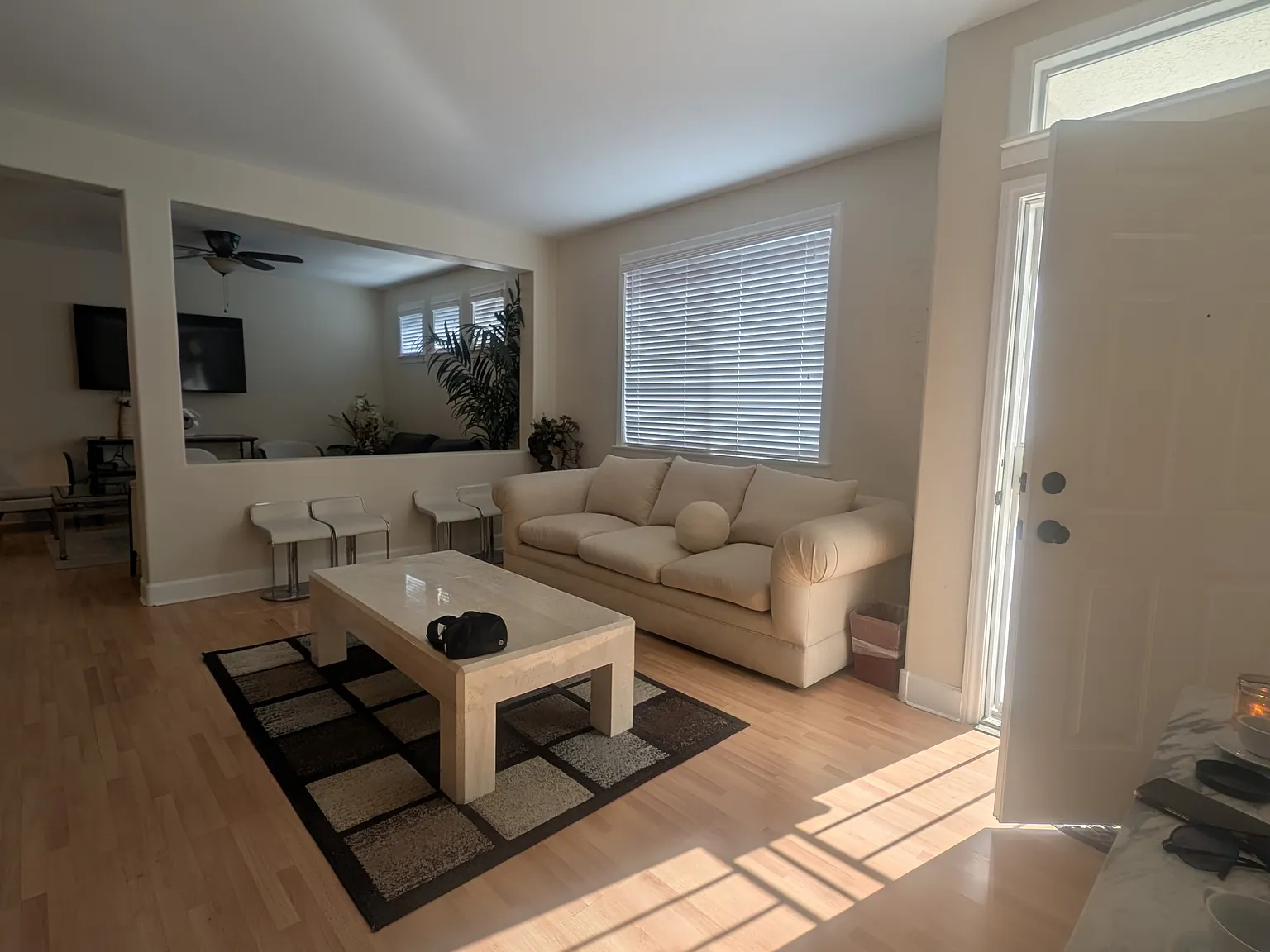 3 bed, 1406 sqft, $2,100 — Photo 3