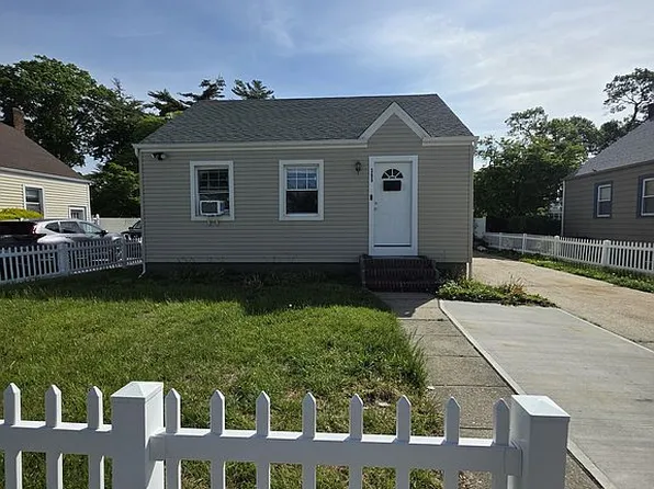 305 Maplegrove Ave, Uniondale, NY 11553