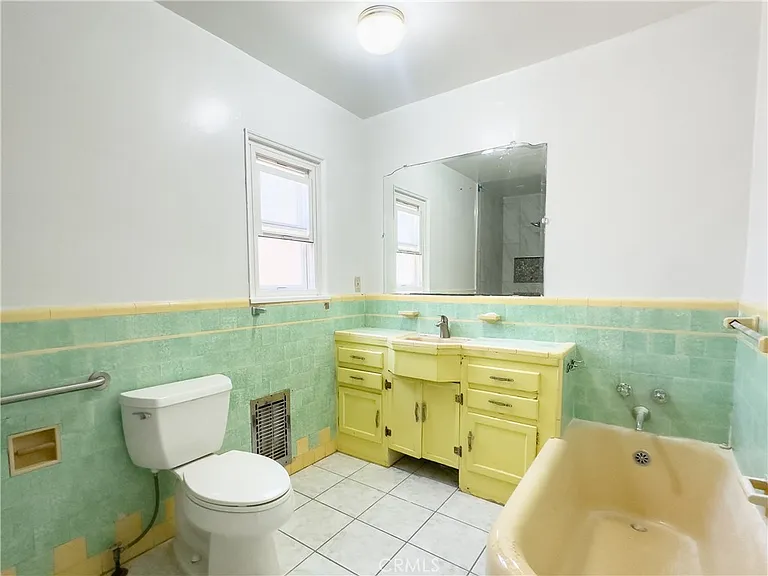 335 W Hillcrest Blvd — Photo 4