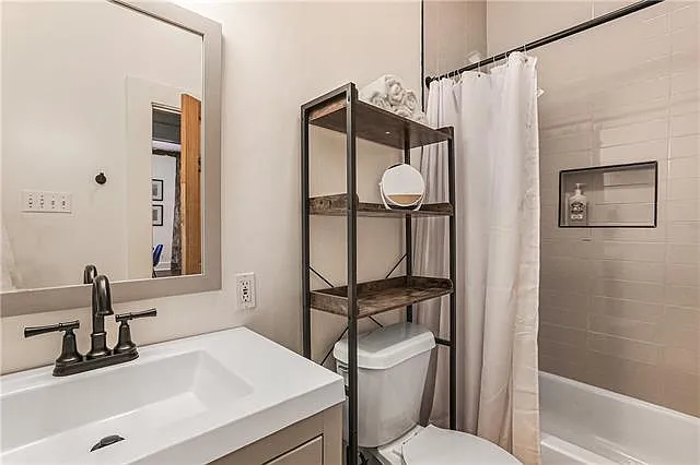 536 Jackson Ave — Photo 15
