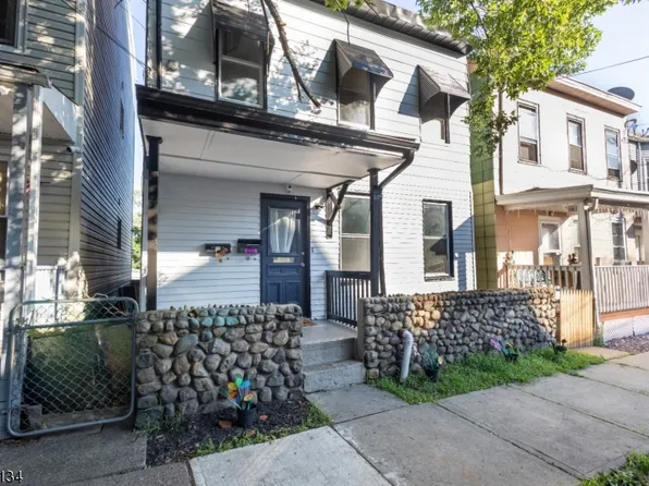 96 Hopper St, Paterson City, NJ 07522