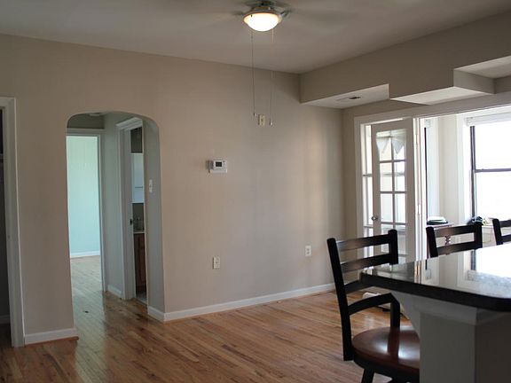 Living room, unfurnished