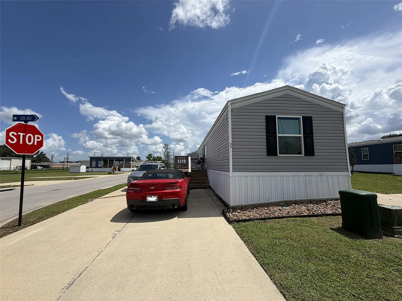 3 bed, 2.0 bath, 980 sqft, $1,300 — Photo 2