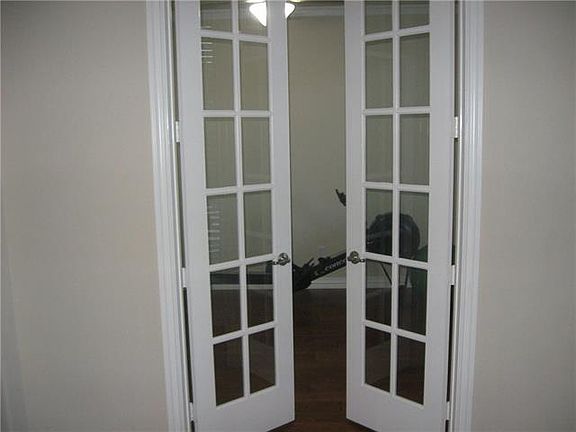 4th image of 405 Oak Point Dr