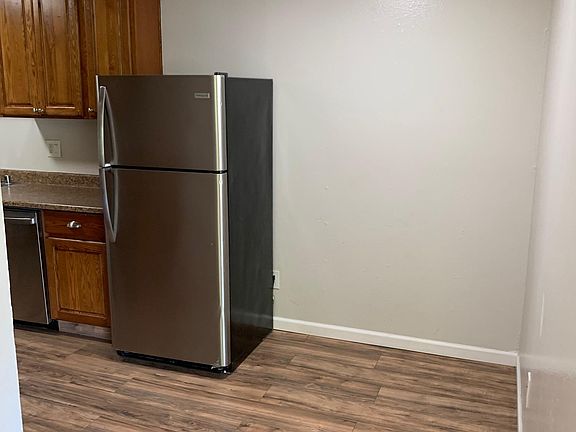 2nd image of 4556 Ashcroft Ave #41