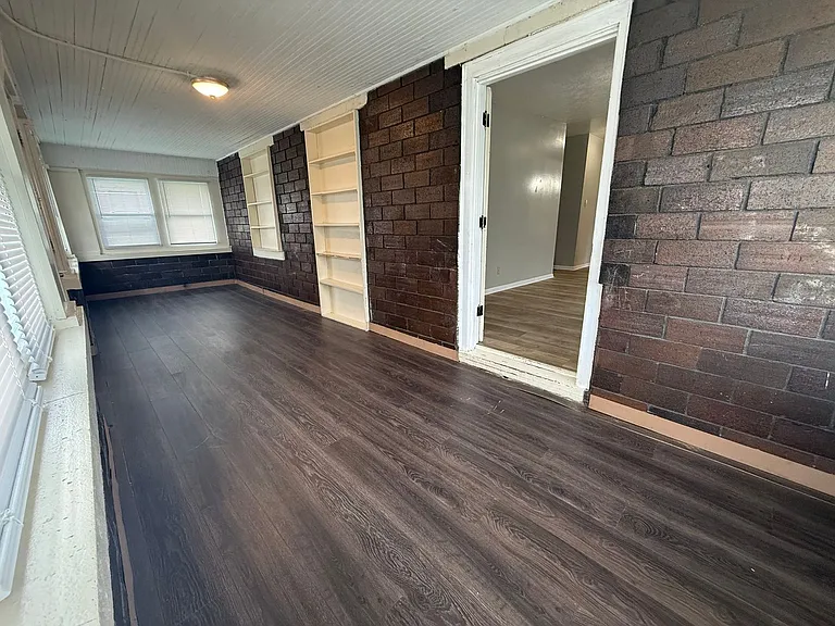 509 W 8th St — Photo 14
