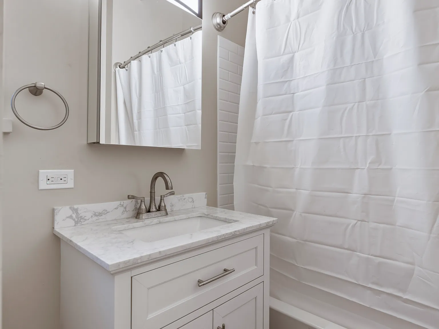 Studio, 300 sqft, $2,700 — Photo 1