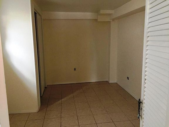 3rd image of 819 Swinton Ave #1