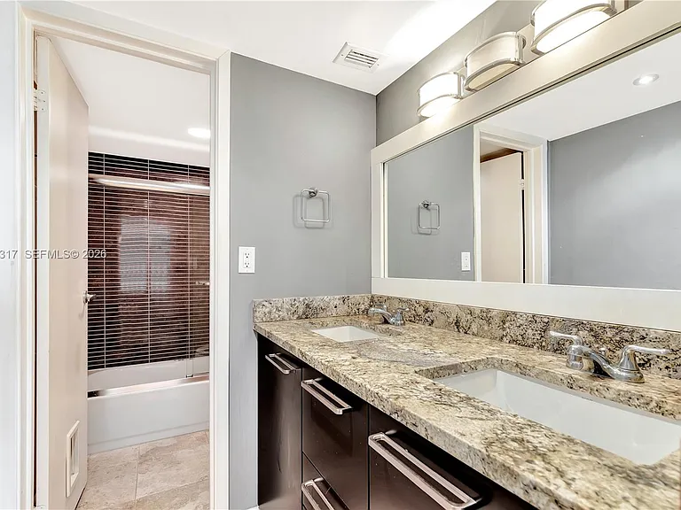 2625 Collins Ave #1609 — Photo 14