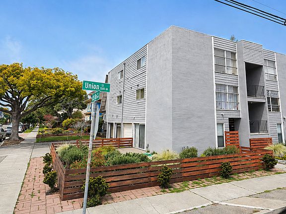 TOP FLOOR UNIT
Corner building on tree-lined street in quiet neighborhood. Plenty of street parking.
