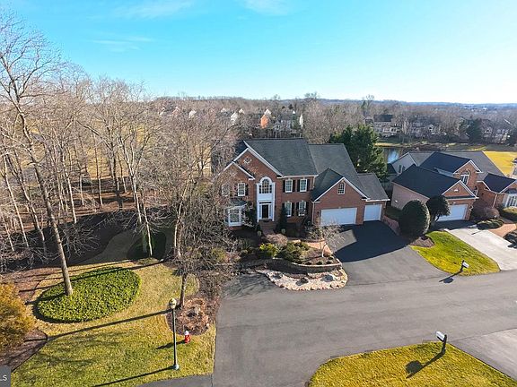 3rd image of 43287 Warwick Hills Ct