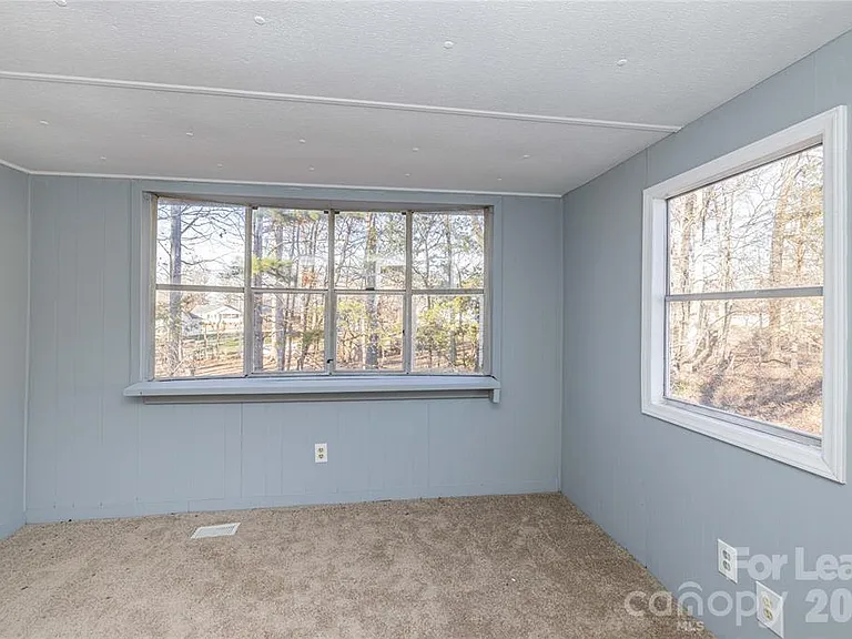126 Poe Dr — Photo 10