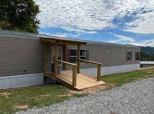 127 Holt Rdg, Clyde, NC 28721