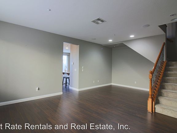 4th image of 35792 Hazelhurst St Unit 3
