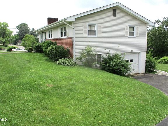 3rd image of 496 Ventura Cir
