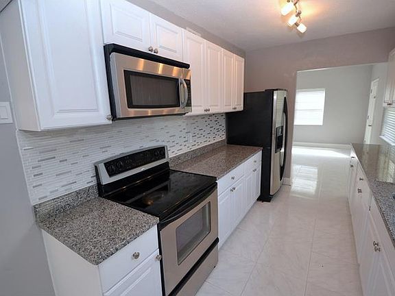 3rd image of 707 Thalia Dr