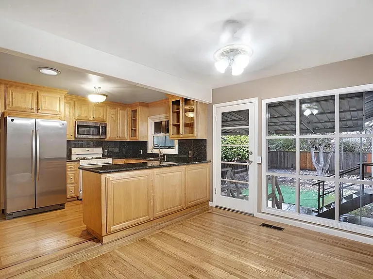 3553 Curtiss St — Photo 8