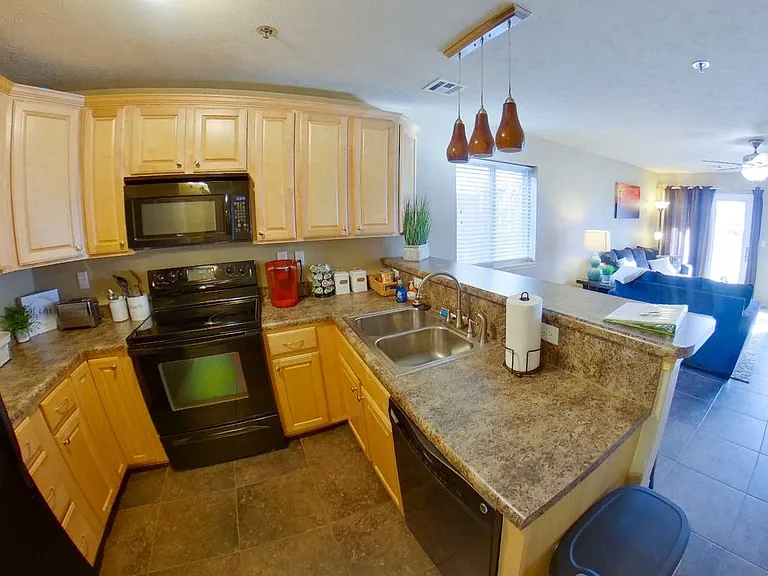 916 Bluemont Ave — Photo 6