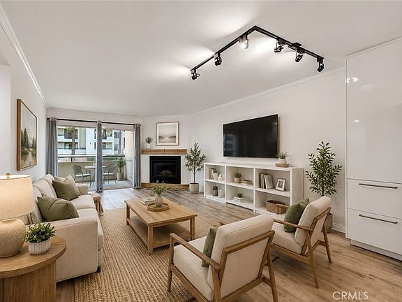 2nd image of 5550 Owensmouth Ave APT 104