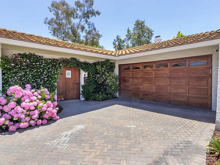 32046 Kingspark Ct — Photo 3