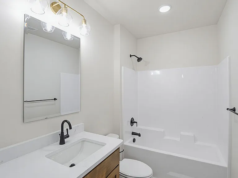 435 E River Ln — Photo 21