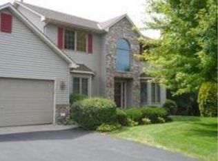 7411 Taylor Ct, Savage, MN 55378