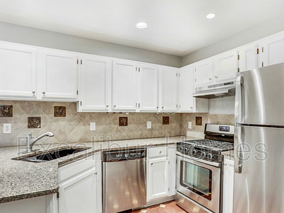5th image of 1363 Yorkshire Ln