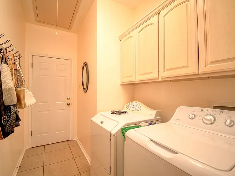 719 Oak Hollow Dr — Photo 33