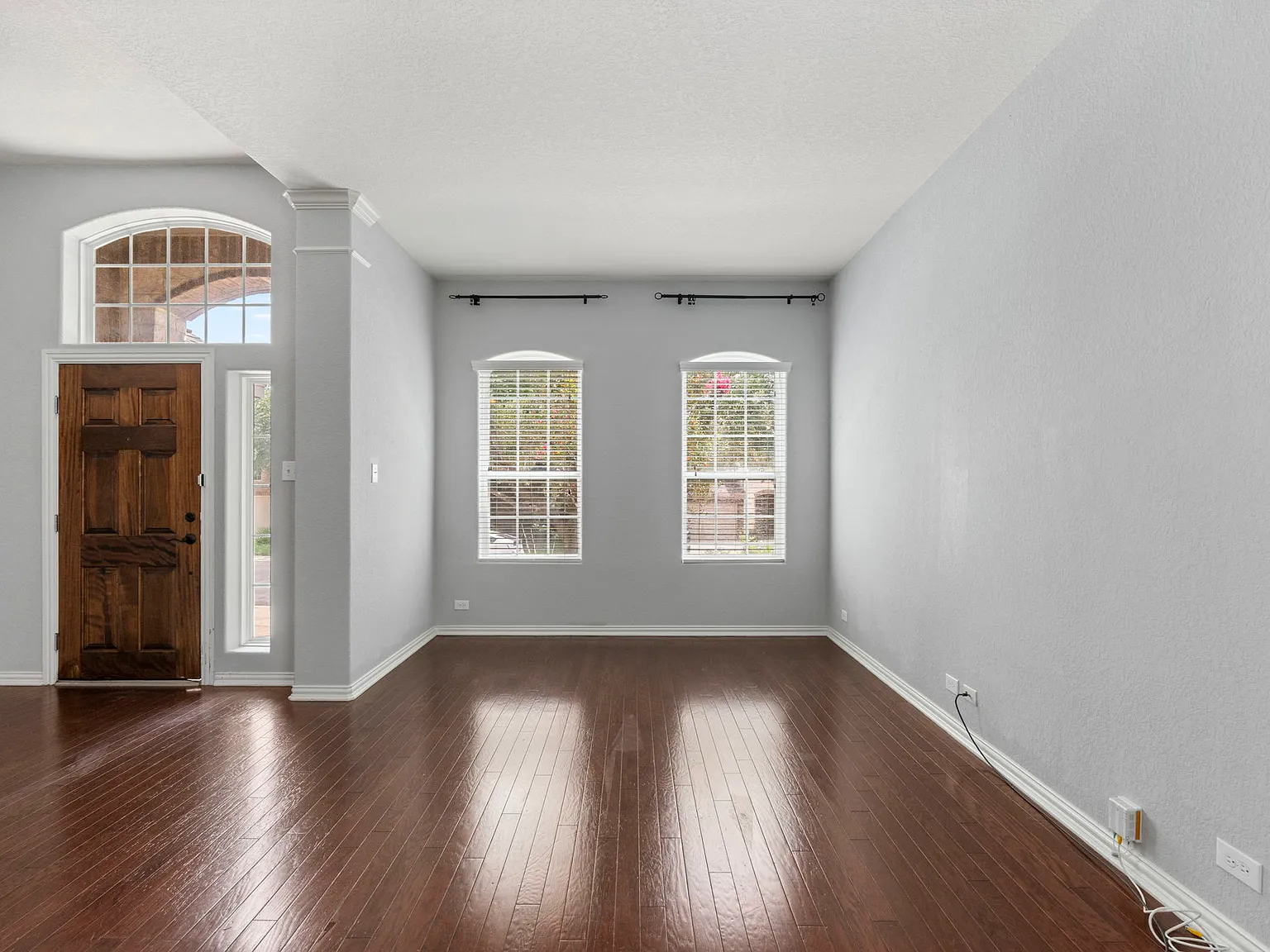 3 bed, 2343 sqft, $2,750 — Photo 4