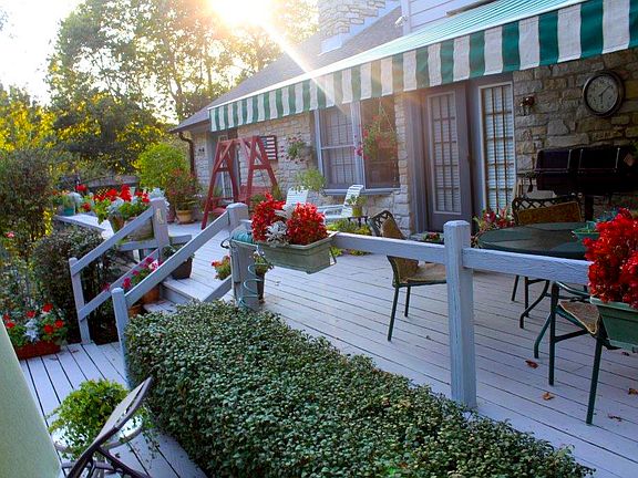 Outdoor deck 