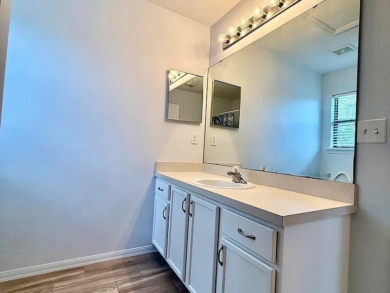 622 Briar Way Ln — Photo 12