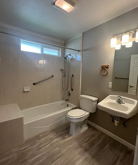 519 N Ferrocarril Rd — Photo 8