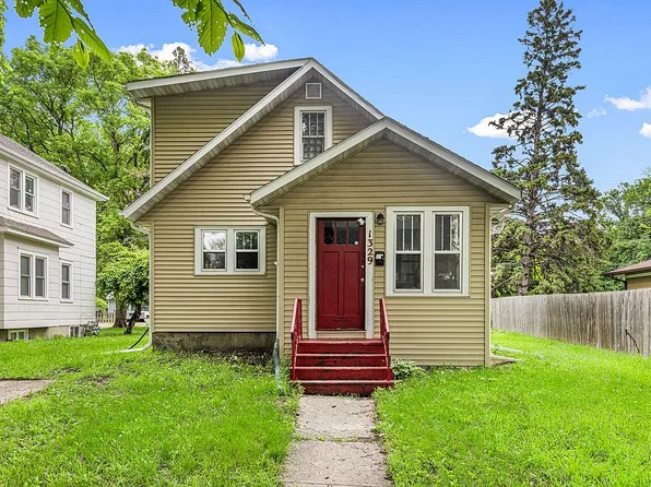 1329 12th St N, Fargo, ND 58102