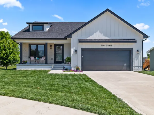 2458 E Highview Dr, Des Moines, IA 50320