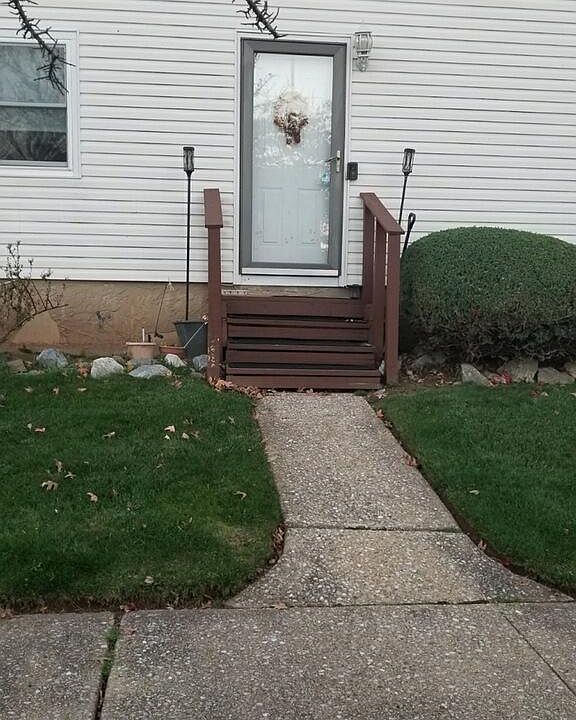 2nd image of 131 Memphis Ave #2