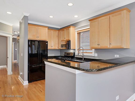 5th image of 3741 N Clifton Ave #2
