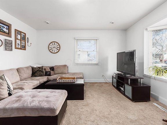 3rd image of 4445 Darley Ct