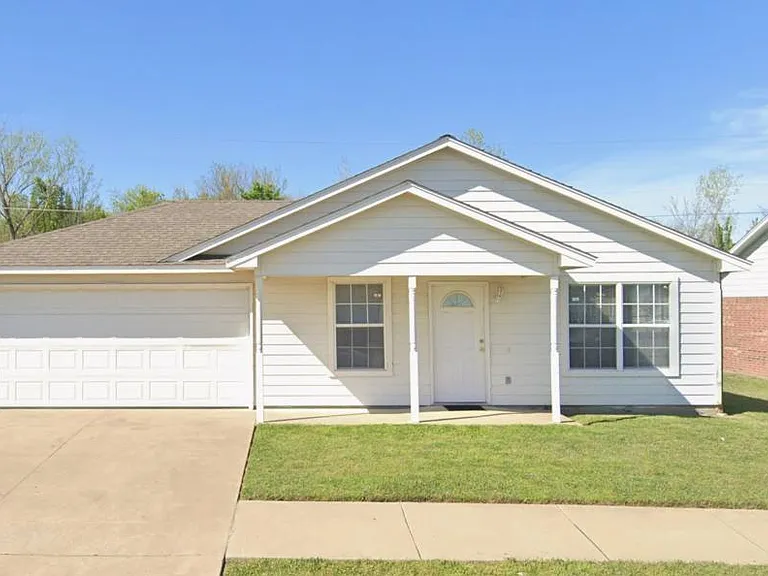 2208 Wewoka St — Photo 1