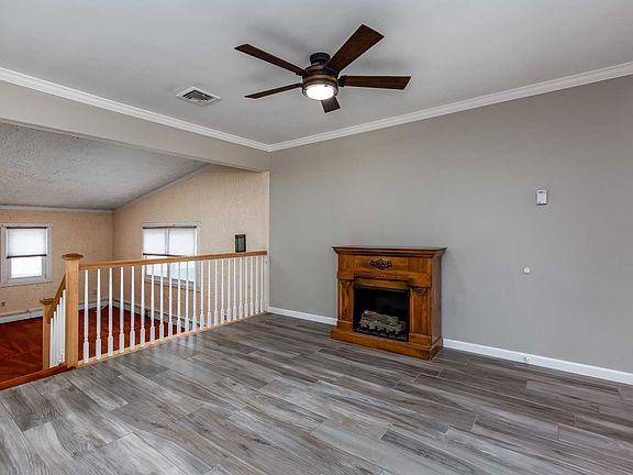 4th image of 514 Larch Ln