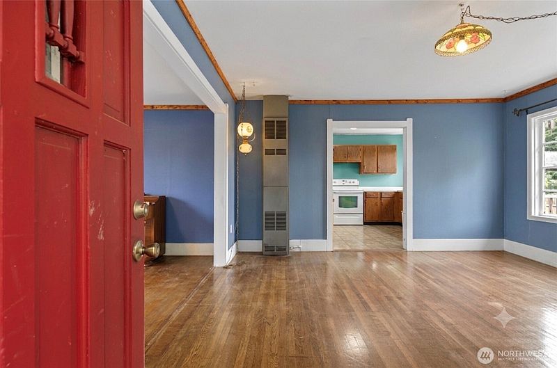 5th image of 420 Warren Street