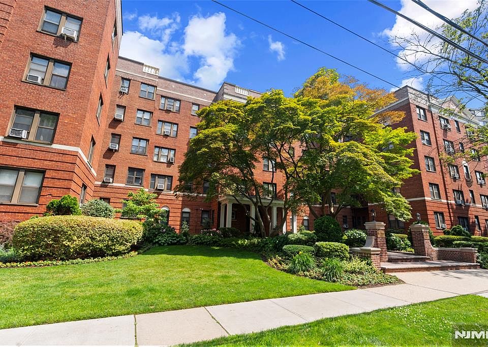 1st image of 100 Prospect Ave APT 1O