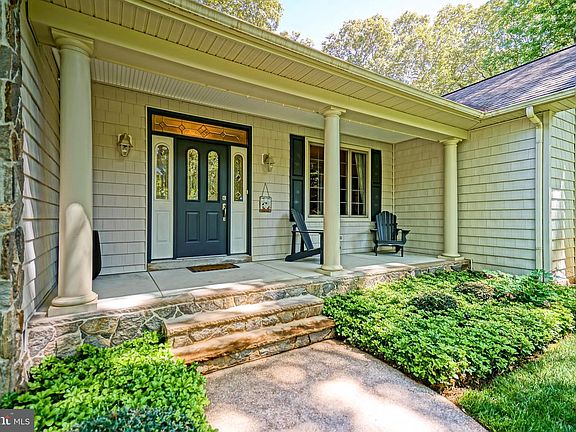 5th image of 38 Love Creek Dr