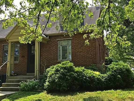3rd image of 502 Lonsdale Ave