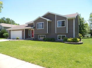 1028 Yorktown Dr, Brookings, SD 57006